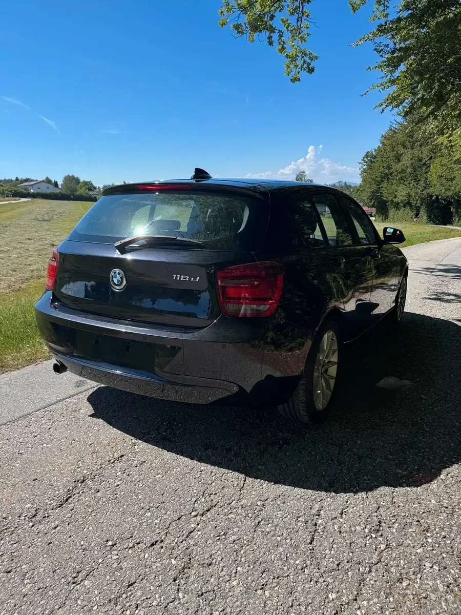 Gebraucht BMW 118 143 PS (105 kW) 2011 Schwarz Kleinwagen