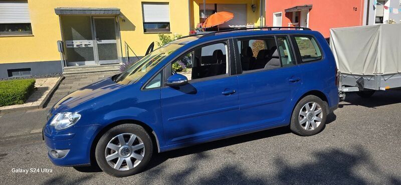 Blau Gebraucht 2010 VW Touran Van / Kleinbus | 6.900 € (Guter Preis) - Bild 1/4