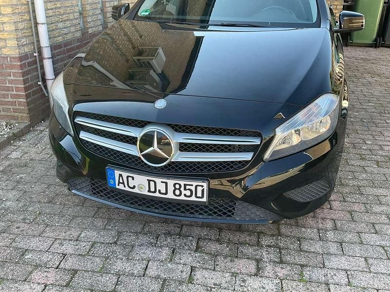 Gebraucht Mercedes A200 Style 136 PS (100 kW) 2012 Schwarz Limousine