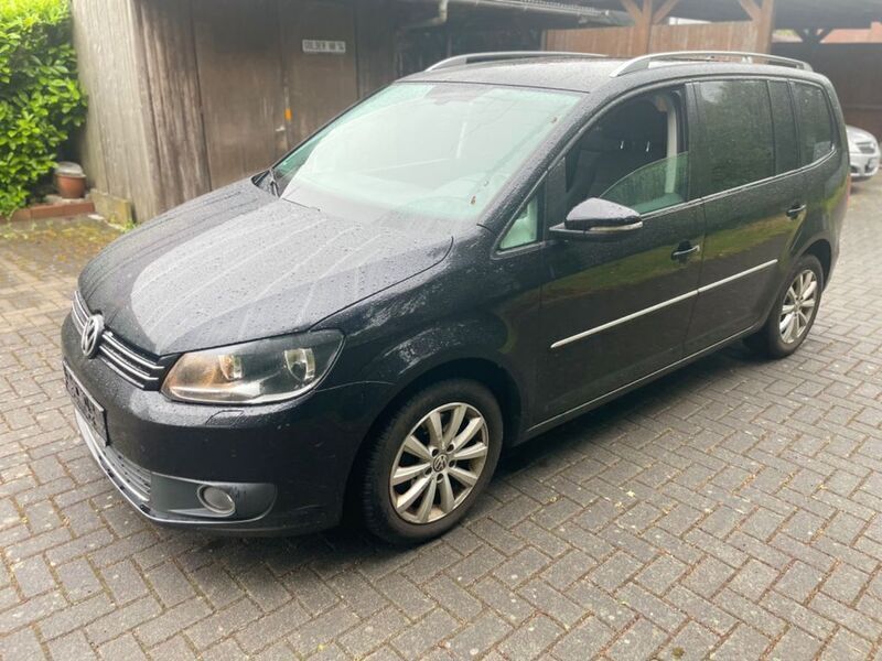 Schwarz Gebraucht 2014 VW Touran Highline Van / Kleinbus | 5.900 € - Bild 1/4