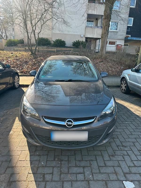 Gebraucht Opel Astra 140 PS (102 kW) 2013 Grau Limousine