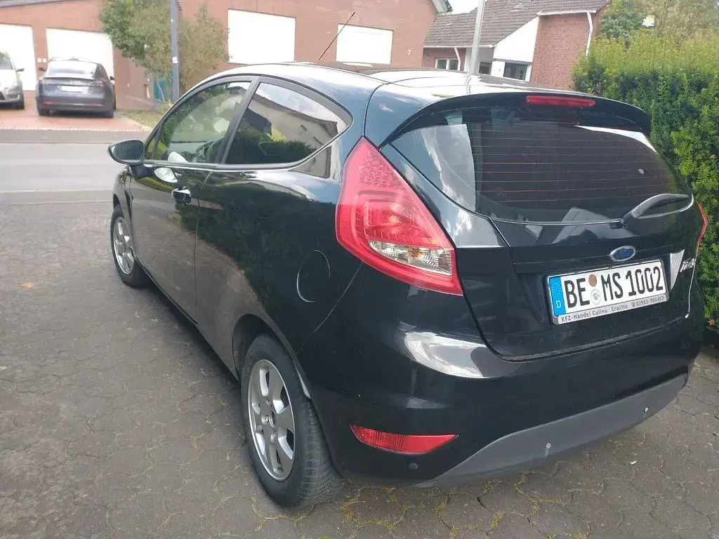 Gebraucht Ford Fiesta Trend 82 PS (60 kW) 2010 Schwarz Limousine