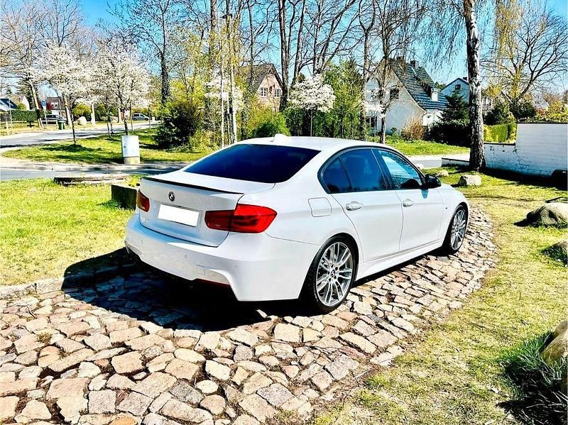 Gebraucht BMW 330 258 PS (189 kW) 2013 Weiß Limousine