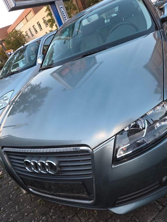 Grau Gebraucht 2010 Audi A3 Attraction Limousine | 2.999 € (Superpreis) - Bild 1/2