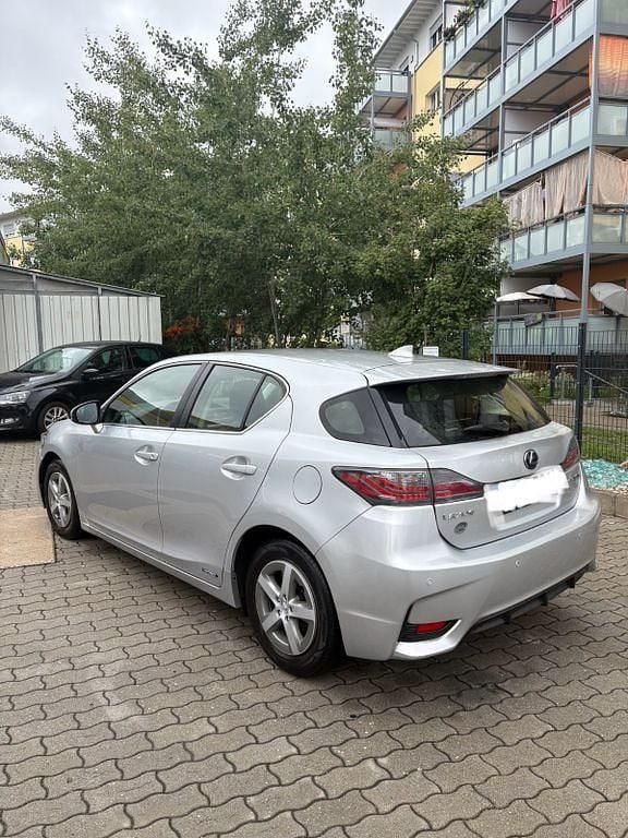 Gebraucht Lexus CT200h 99 PS (72 kW) 2015 Silber Limousine