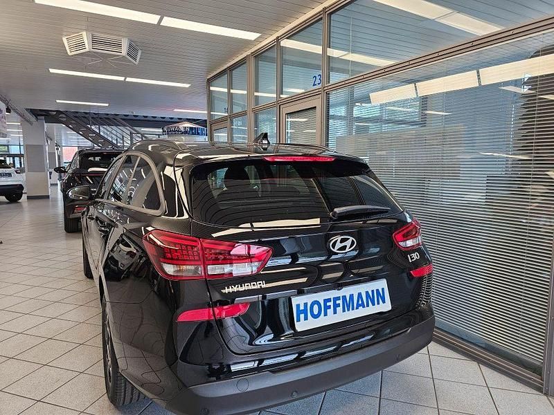 Neu Hyundai i30 140 PS (102 kW) 2025 Grün Kombi