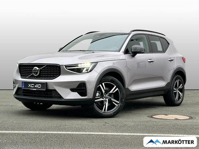 Neu Volvo XC40 Plus 163 PS (119 kW) 2025 Silber SUV