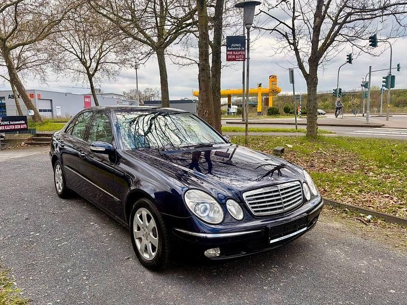 Gebraucht Mercedes E220 150 PS (110 kW) 2003 Blau Limousine