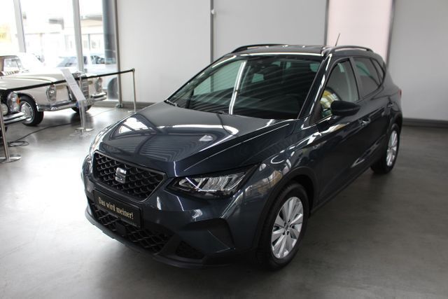 Grau , magnetitgrau metallic Gebraucht 2024 Seat Arona Style SUV | 21.390 € (Fairer Preis) - Bild 1/4