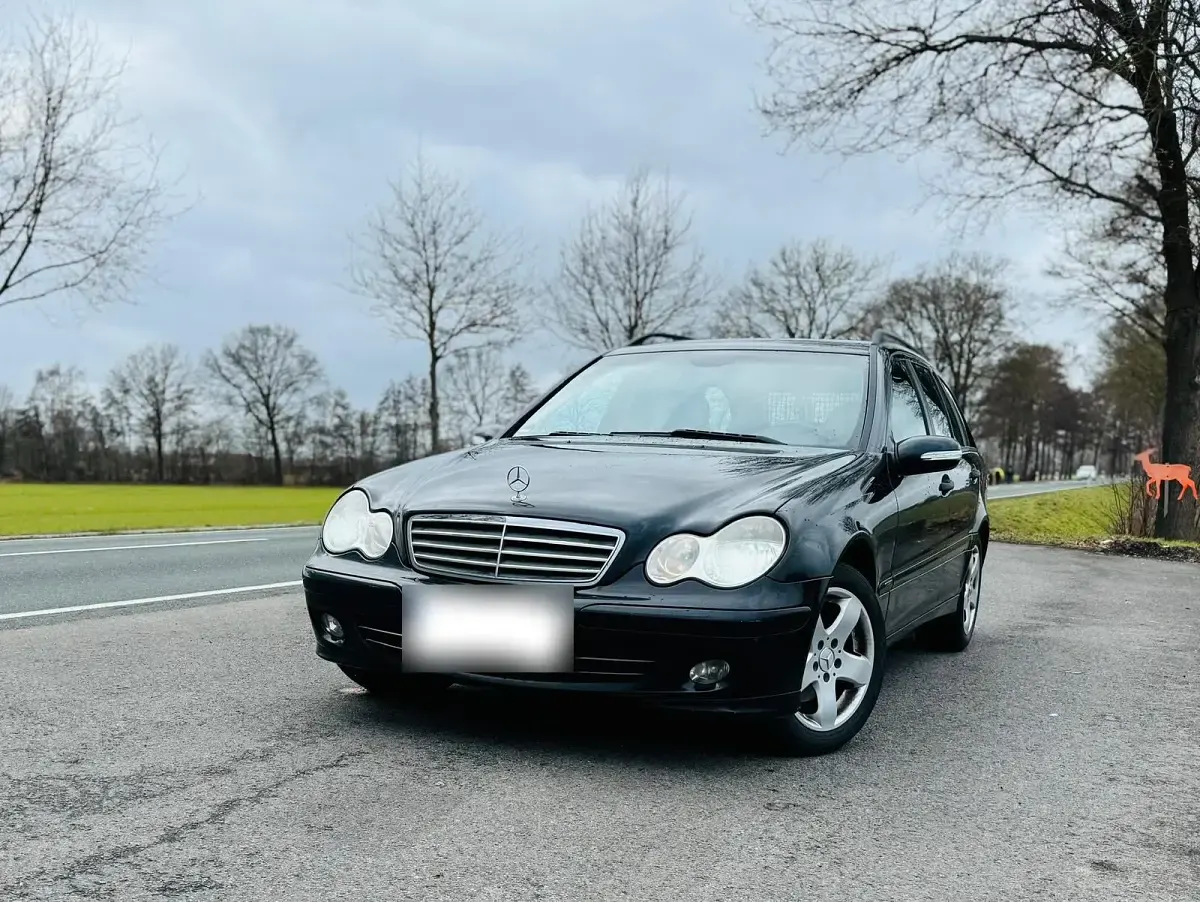 Gebraucht Mercedes C200 Classic 122 PS (89 kW) 2004 Schwarz Kombi