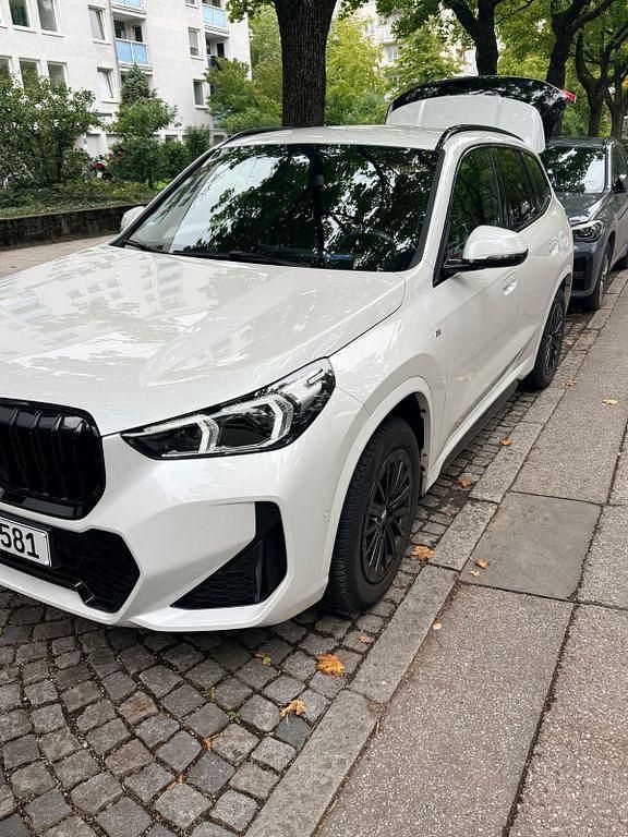 Weiß Gebraucht 2023 BMW X1 Sport Line SUV | 36.300 € (Fairer Preis) - Bild 1/4