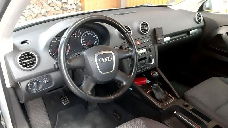 Gebraucht Audi A3 Attraction 102 PS (75 kW) 2006 Silber Kleinwagen