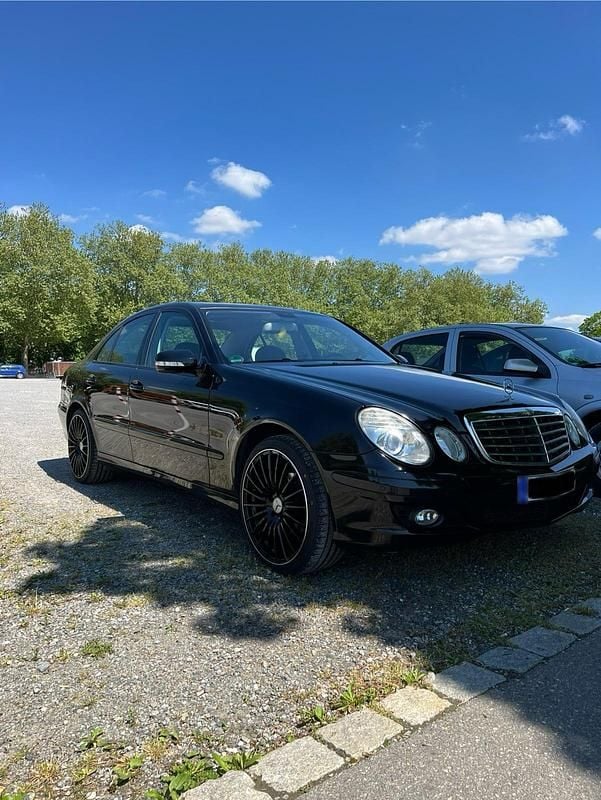 Gebraucht Mercedes E200 184 PS (135 kW) 2007 Schwarz Limousine