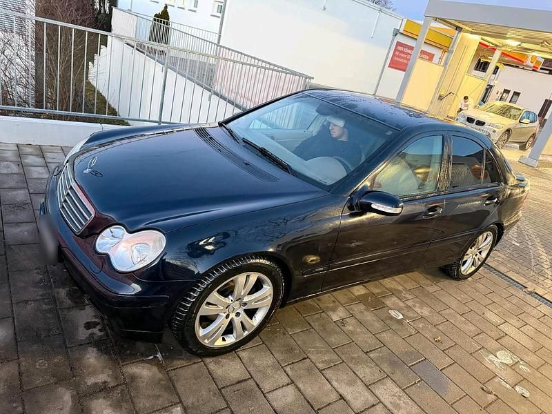 Gebraucht Mercedes C220 147 PS (108 kW) 2005 Schwarz Limousine