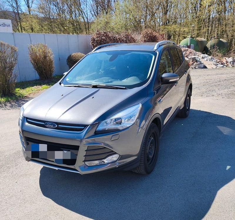 Gebraucht Ford Kuga Titanium 150 PS (110 kW) 2015 Grau SUV
