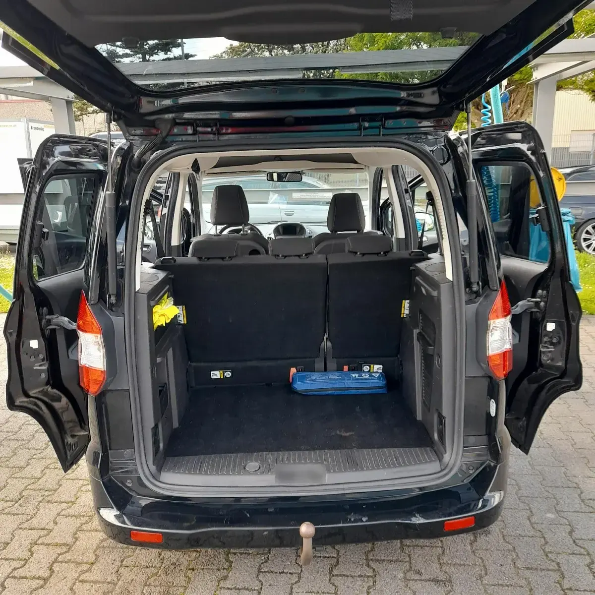 Gebraucht Ford Tourneo Courier 95 PS (69 kW) 2015 Schwarz Van / Kleinbus
