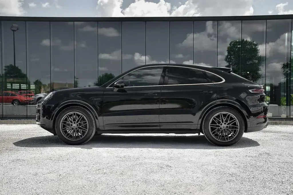 Gebraucht Porsche Cayenne Turbo E-Hybrid 600 PS (441 kW) 2024 Schwarz SUV