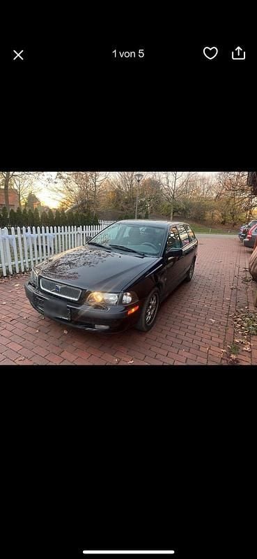 Schwarz Gebraucht 2002 Volvo V40 Kombi | 1.450 € (Guter Preis) - Bild 1/4