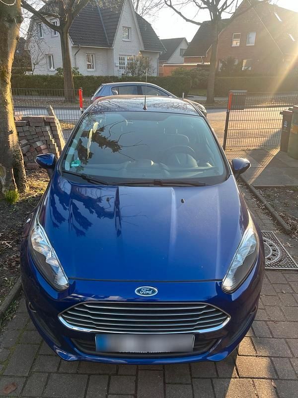 Gebraucht Ford Fiesta 80 PS (58 kW) 2014 Blau Kleinwagen