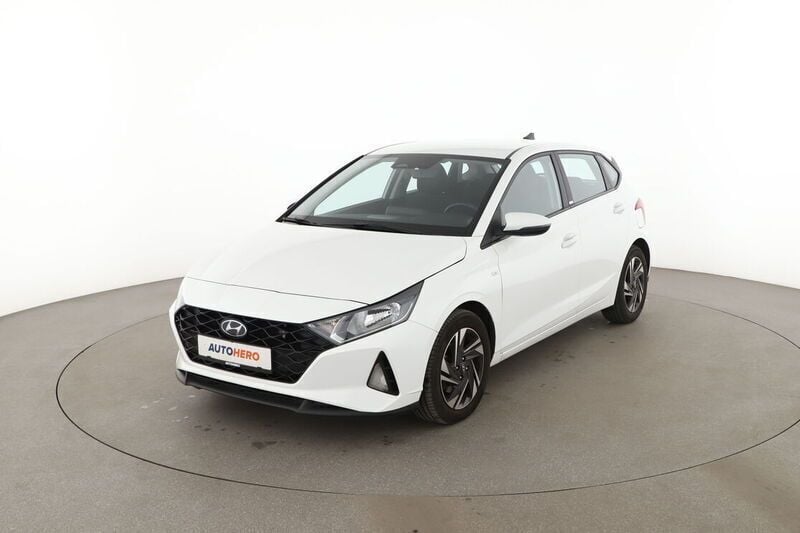 Weiß Gebraucht 2021 Hyundai i20 Intro Edition Limousine | 15.550 € (Guter Preis) - Bild 1/4