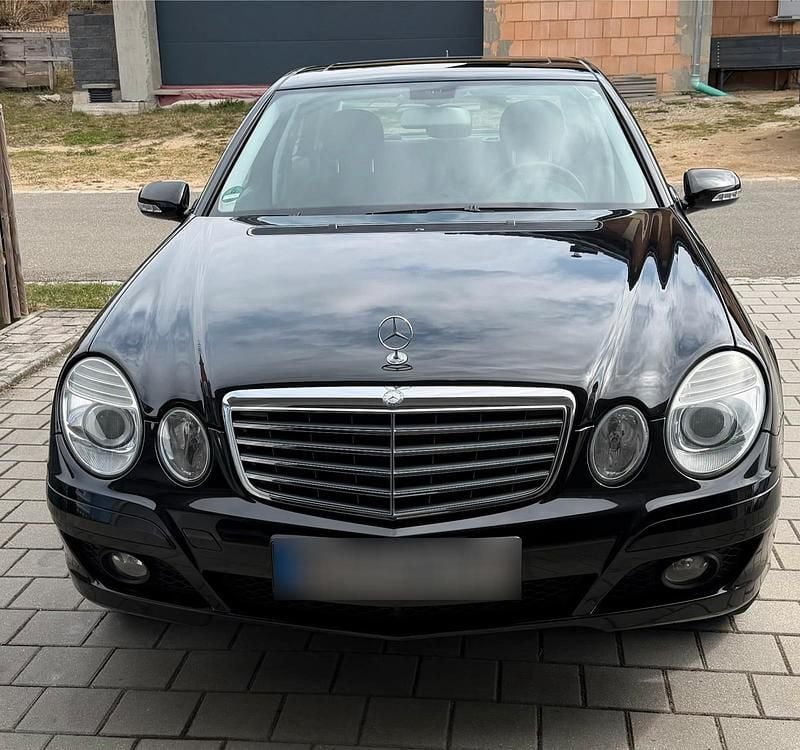 Second-hand Mercedes E200 184 CP (135 kW) 2006 Negru Berlinǎ