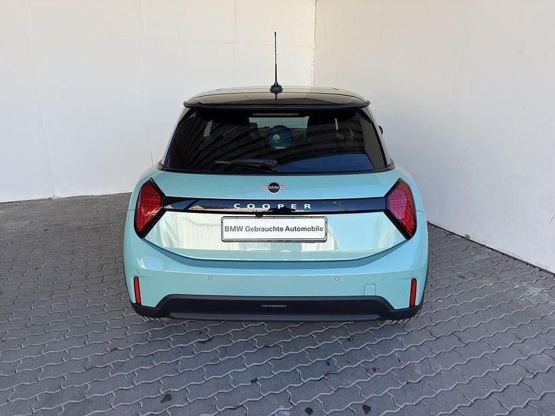 Gebraucht Mini Cooper Favoured 156 PS (114 kW) 2025 Ocean wave green Kleinwagen