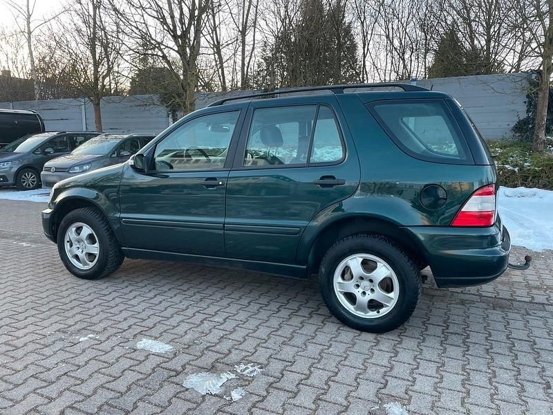 Gebraucht Mercedes ML270 163 PS (119 kW) 2004 Grün SUV