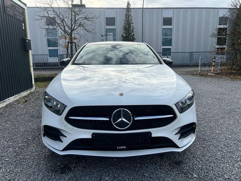 Weiß Gebraucht 2021 Mercedes E250 AMG line Limousine | 21.899 € (Guter Preis) - Bild 1/4