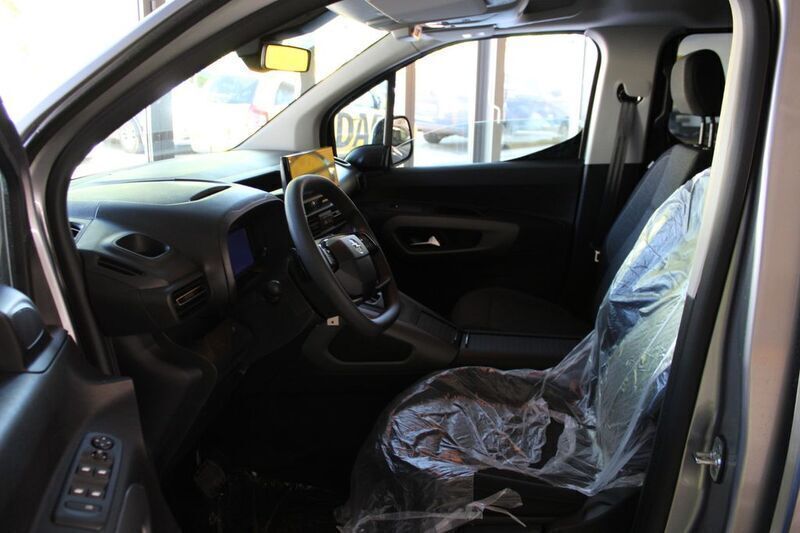 Neu Opel Combo Life Edition 131 PS (96 kW) 2025 Grau Van / Kleinbus