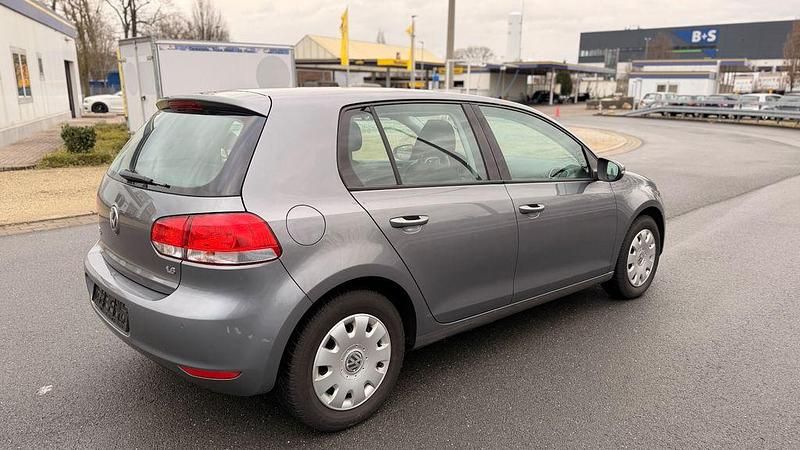 Gebraucht VW Golf VI 102 PS (75 kW) 2010 Grau Kleinwagen