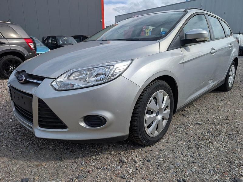 Gebraucht Ford Focus Trend 116 PS (85 kW) 2013 Silber Kombi