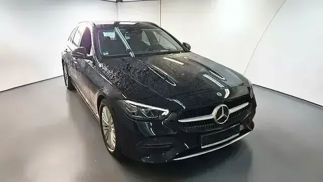 Gebraucht Mercedes C220 205 PS (150 kW) 2023 Schwarz Limousine