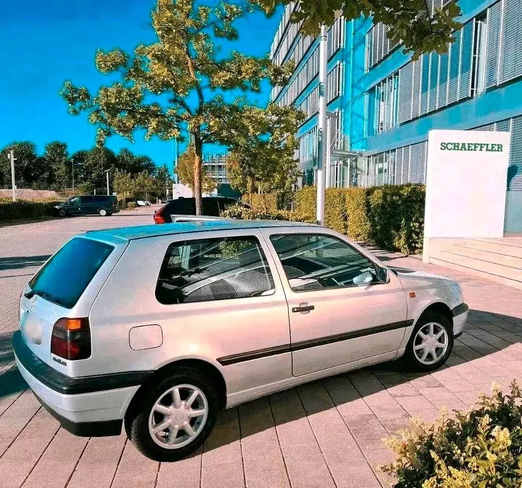 Gebraucht VW Golf III 75 PS (55 kW) 1995 Silber Kleinwagen