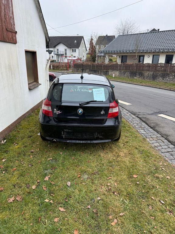 Gebraucht BMW 116 122 PS (89 kW) 2004 Schwarz Kleinwagen