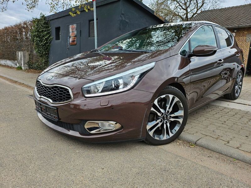 Braun Gebraucht 2014 Kia Ceed Platinum Edition Limousine | 11.999 € (Fairer Preis) - Bild 1/4