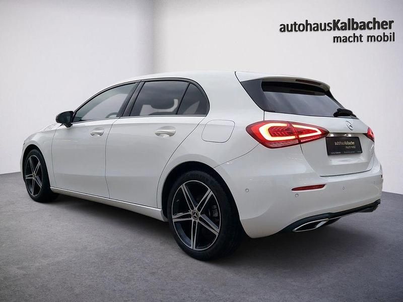 Gebraucht Mercedes A200 Night 150 PS (110 kW) 2022 Weiß Limousine