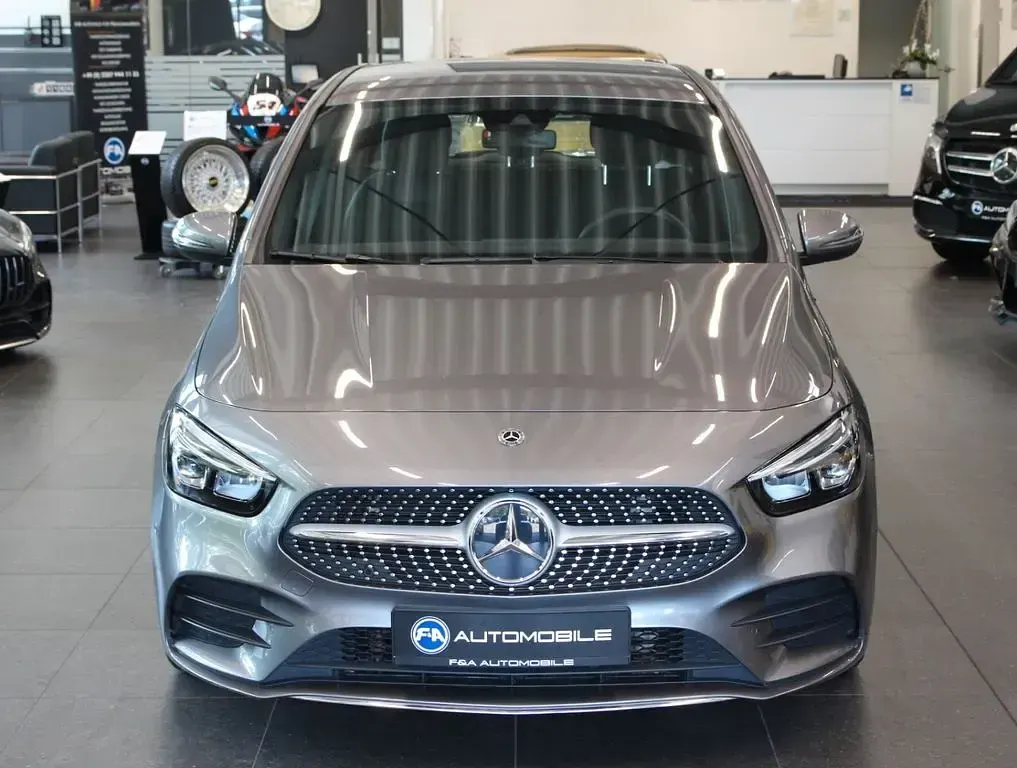 Gebraucht Mercedes B200 AMG line 163 PS (119 kW) 2020 Grau Kleinwagen
