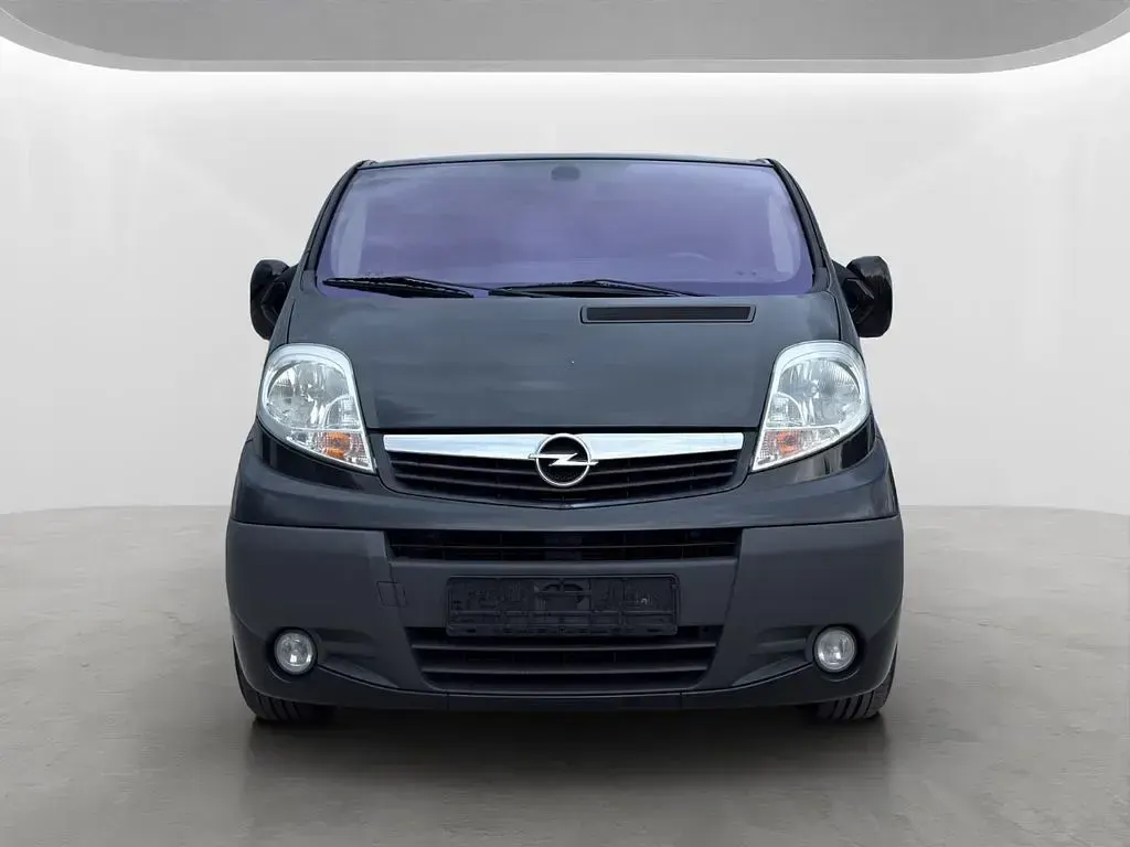 Używany Opel Vivaro 145 KM (106 kW) 2010 Czarny Minivan