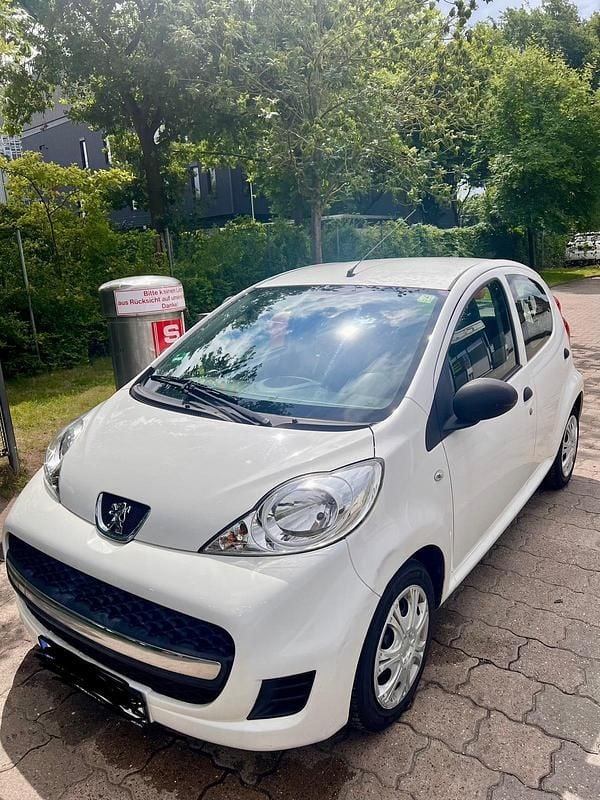 Gebraucht Peugeot 107 68 PS (50 kW) 2010 Weiß Kleinwagen
