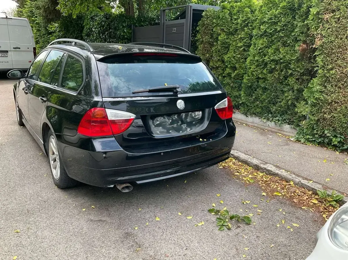 Gebraucht BMW 320 163 PS (119 kW) 2007 Schwarz Kombi
