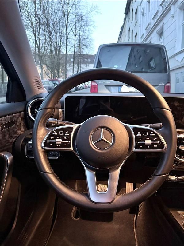 Gebraucht Mercedes A180 Progressive 116 PS (85 kW) 2019 Grau Limousine