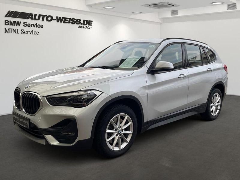 Glaciersilber metallic (silber) Gebraucht 2020 BMW X1 Advantage SUV | 22.222 € (Guter Preis) - Bild 1/4