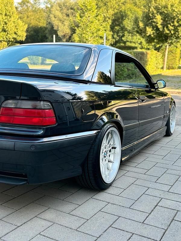 Schwarz Gebraucht 1996 BMW 328 Cabriolet M Sport Cabrio | 9.100 € - Bild 1/4