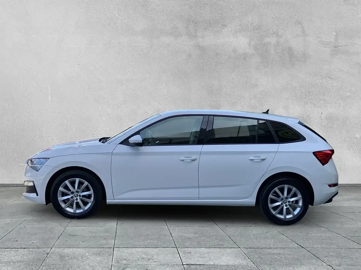 Gebraucht Skoda Scala Ambition 116 PS (85 kW) 2019 Weiß Kleinwagen