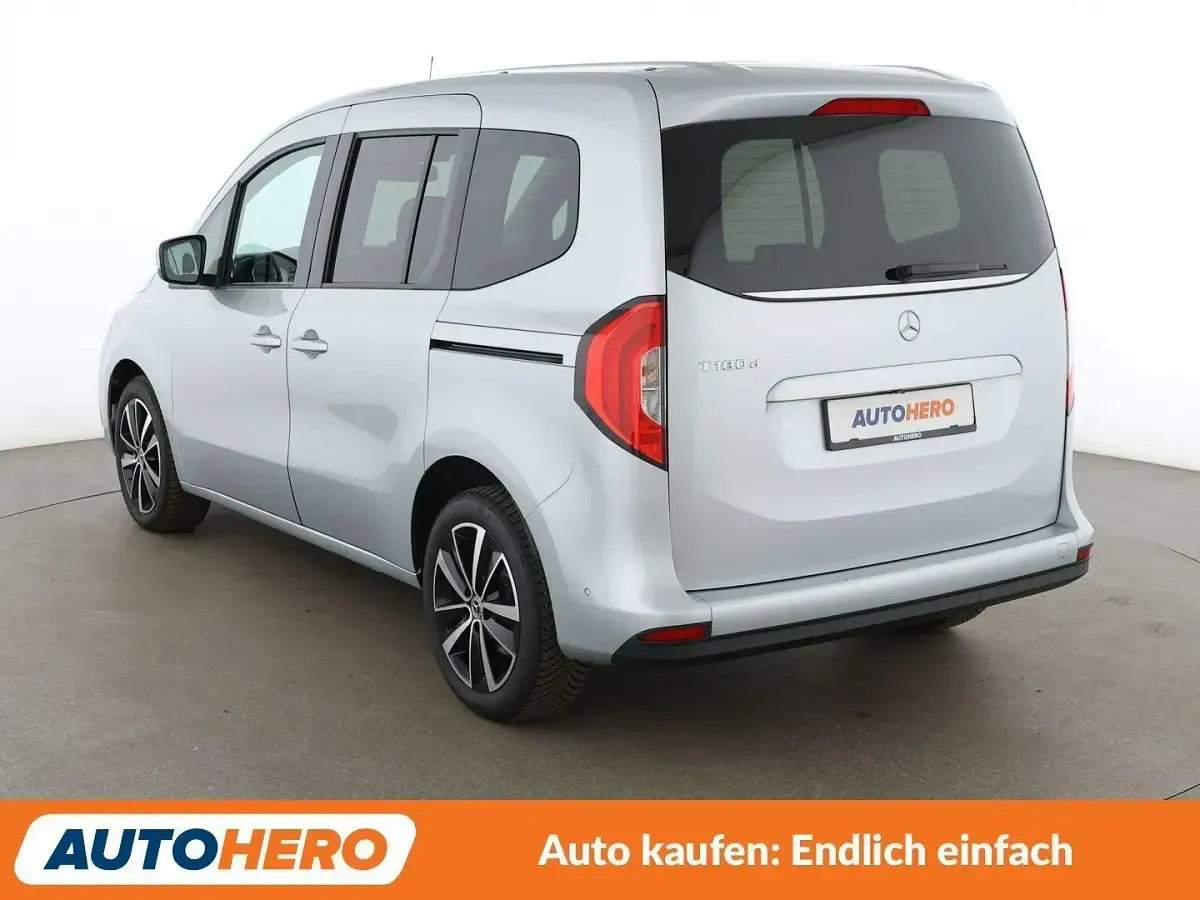 Gebraucht Mercedes T180 Progressive 116 PS (85 kW) 2022 Grau Van / Kleinbus