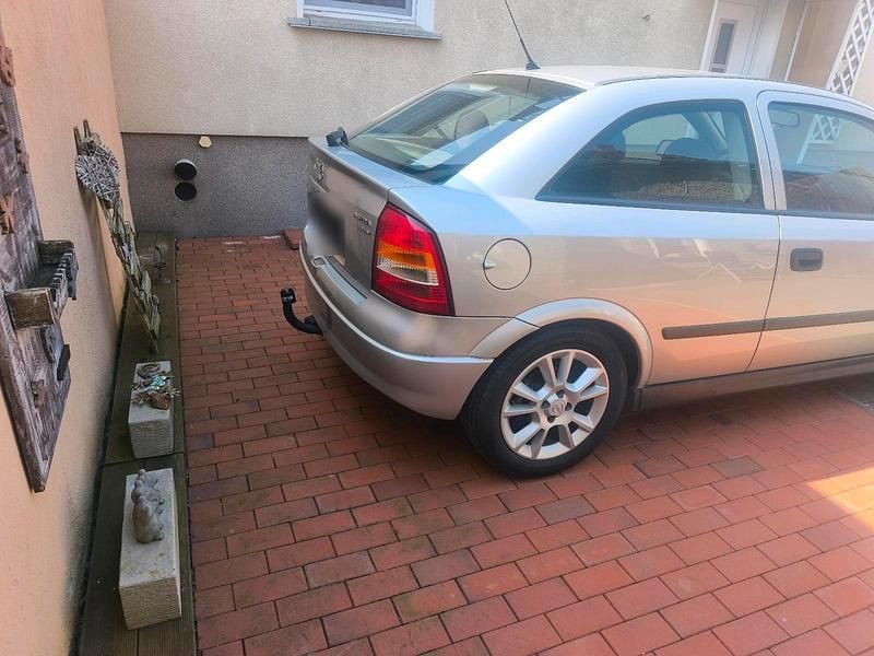 Gebraucht Opel Astra 101 PS (74 kW) 2000 Silber Limousine