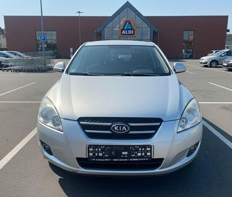 Gebraucht Kia Ceed EX 109 PS (80 kW) 2009 Grau Kleinwagen