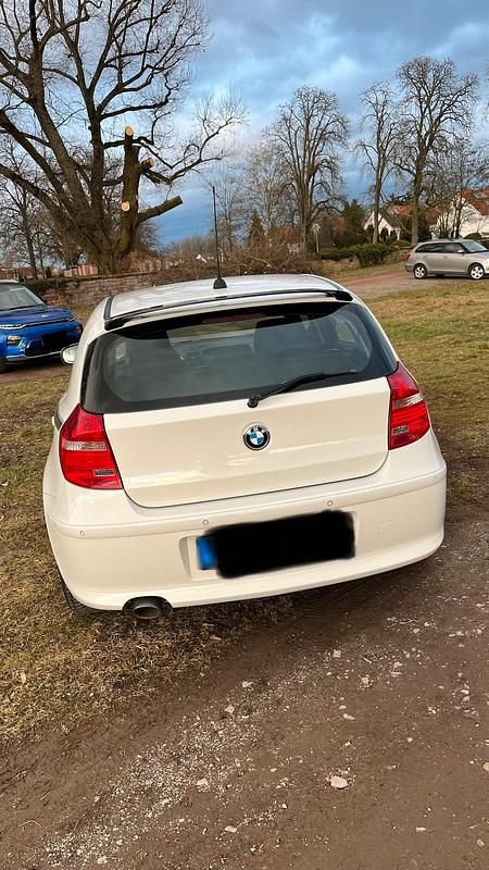 Gebraucht BMW 116 115 PS (84 kW) 2010 Weiß Kleinwagen