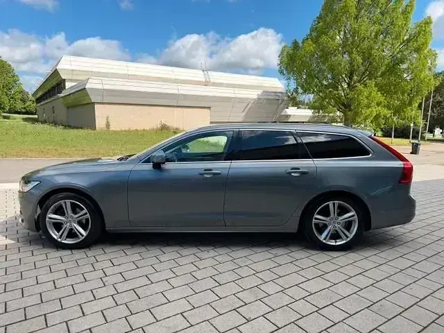 Gebraucht Volvo V90 Momentum 150 PS (110 kW) 2019 Grau Kombi