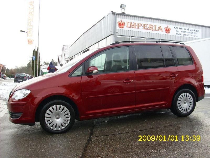 Gebraucht VW Touran Trendline 140 PS (102 kW) 2007 Rot Van / Kleinbus